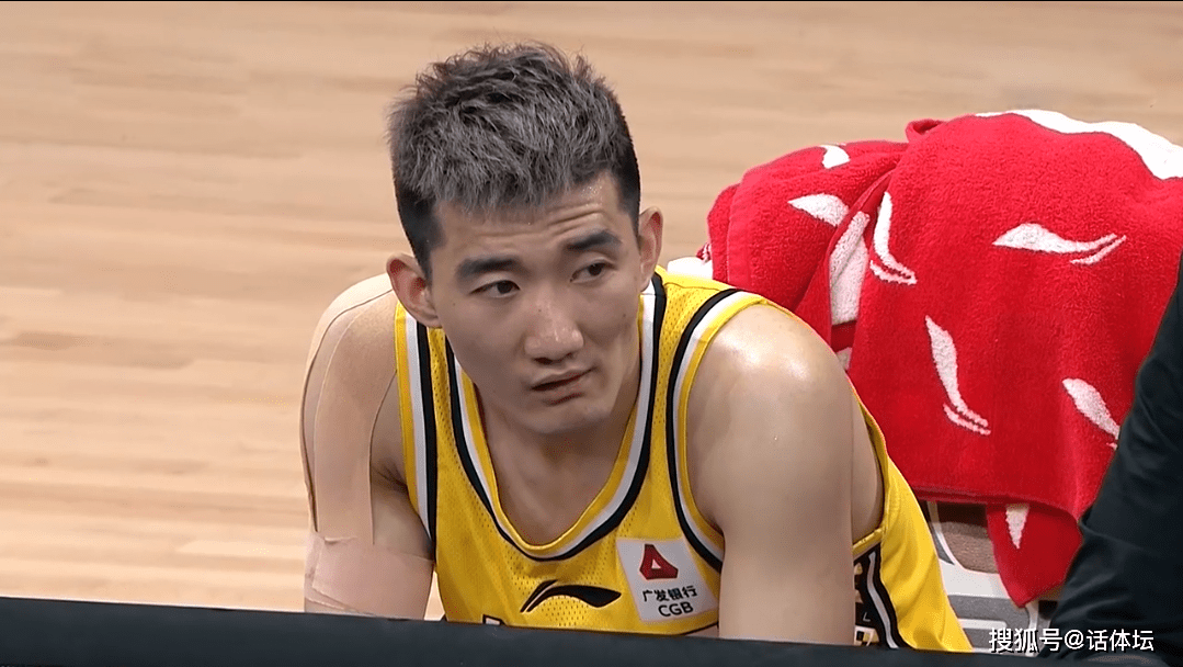 九游娱乐-包含官宣日社区盾焦点战，巴塞罗那篮球队完成再遭质疑，话题不断，赛程密集仍需轮换的词条