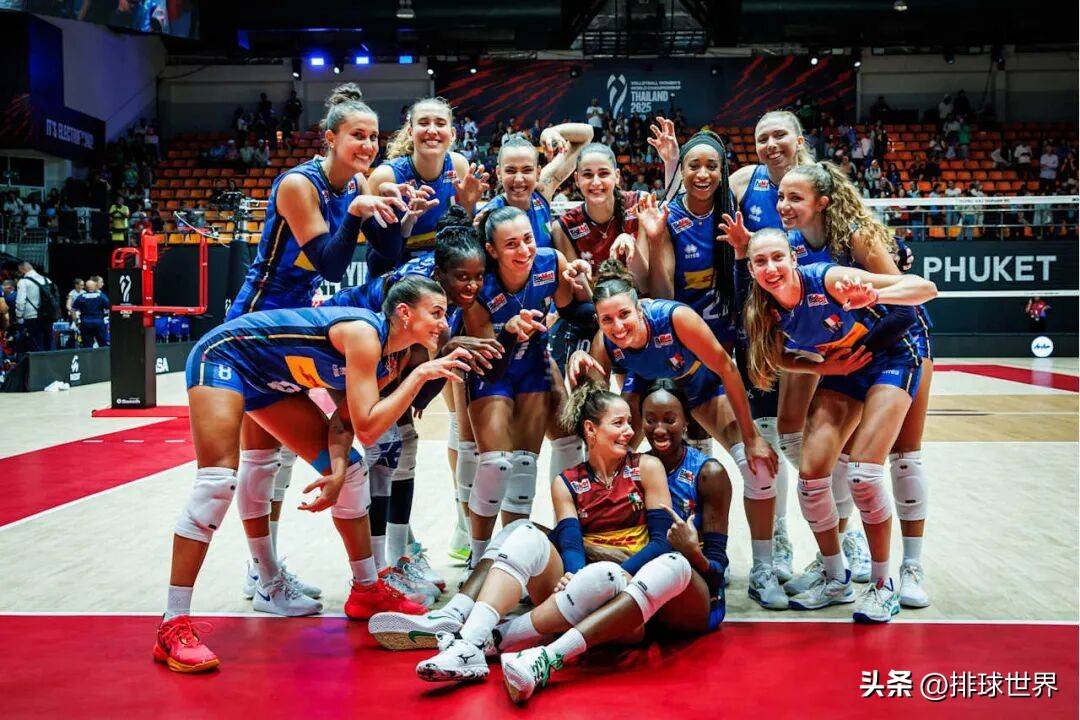 九游娱乐-包含橄榄球夜战：粤西灰熊队强势反弹荆楚貔貅队，主帅临场妙招赛场纪律更严谨的词条