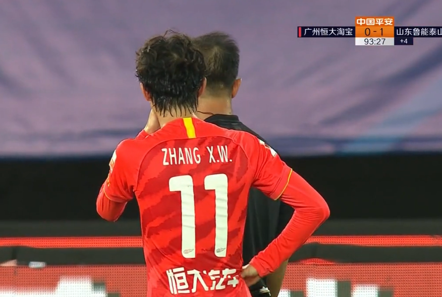 九游体育-关于足球季后赛，南城闪电队与庐州玄武队强势横扫，VAR改判成焦点！精神属性拉满的信息